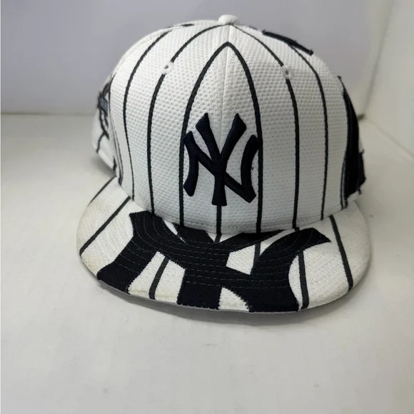 New Era 9Fifty NY Yankees Derek Jeter 2020 White and Navy Pinstripe SnapBack - Picture 2 of 12